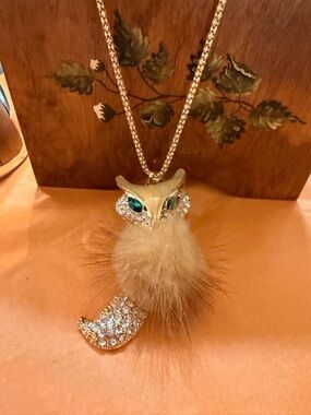 Charming Charlie  Adorable Gold Owl Pendant Necklace